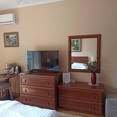 Home Sweet Rental Тирана Экстерьер фото